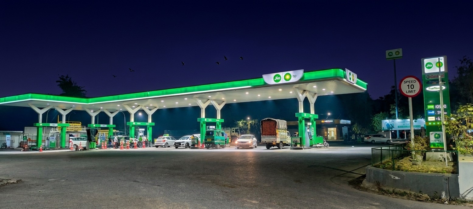 Jio-bp night fuel station signage